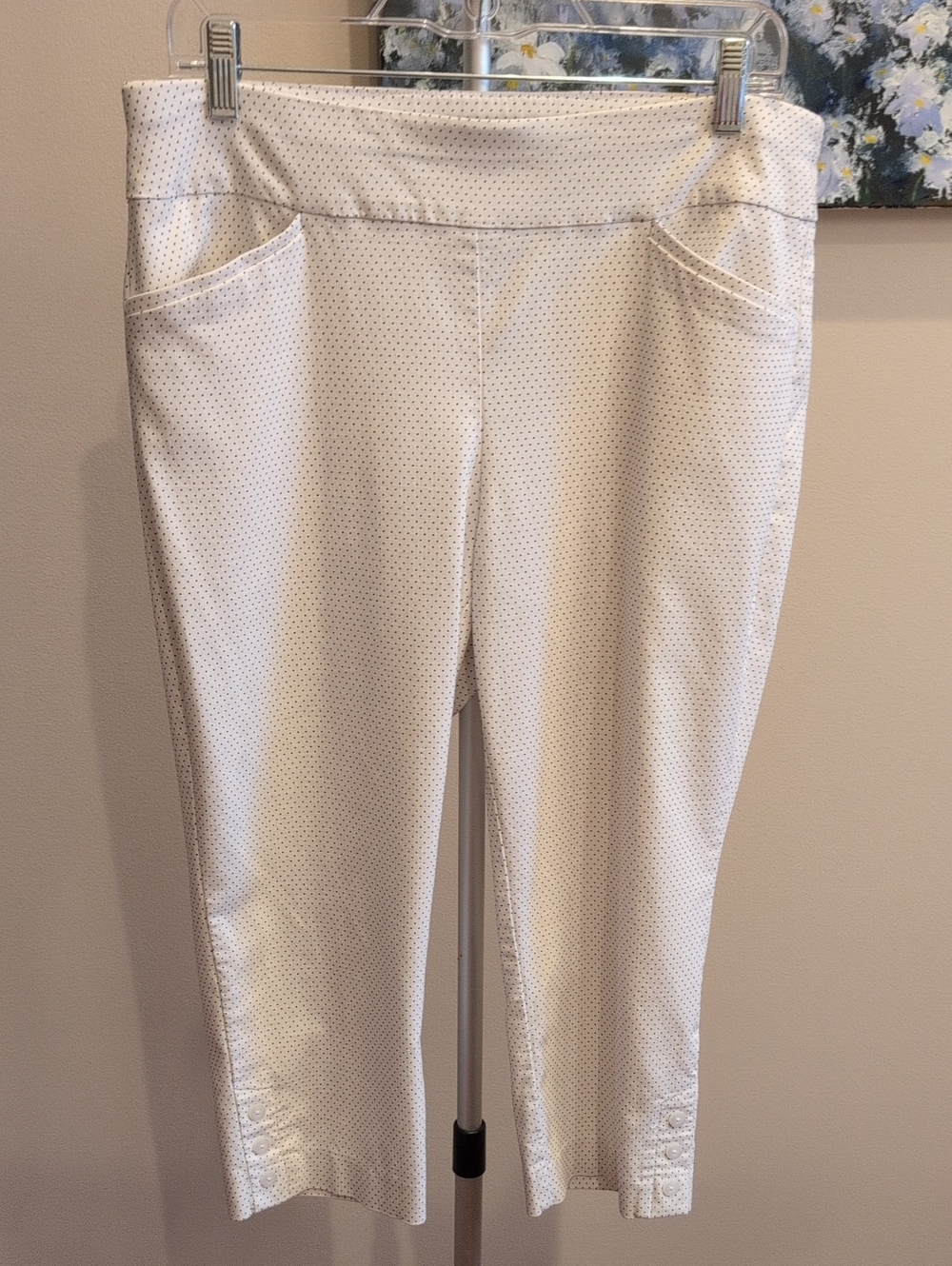 Chico's Cream Perfect Stretch Capris with Micro Dot Texture